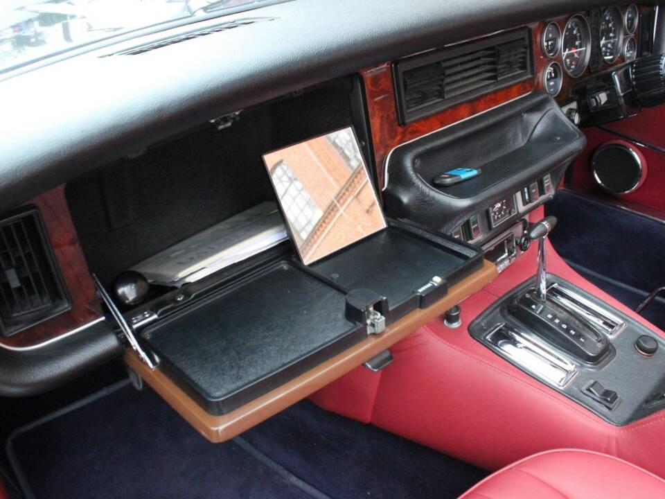 Bild 14/27 von Daimler Double Six Avon-Stevens (1978)