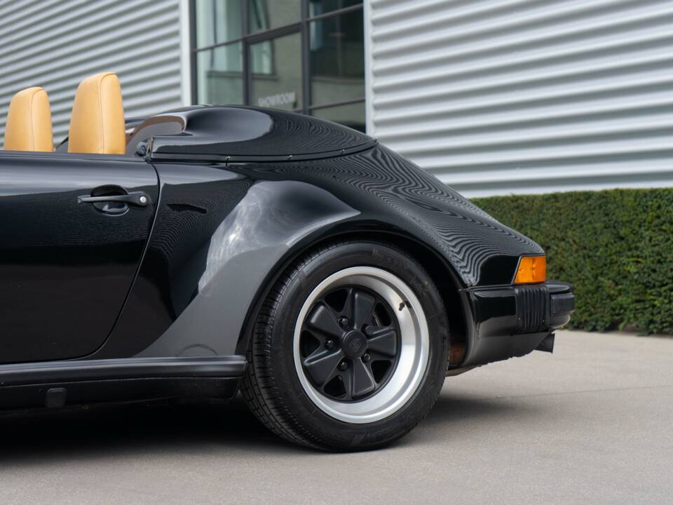 Imagen 20/32 de Porsche 911 Speedster 3.2 (1989)
