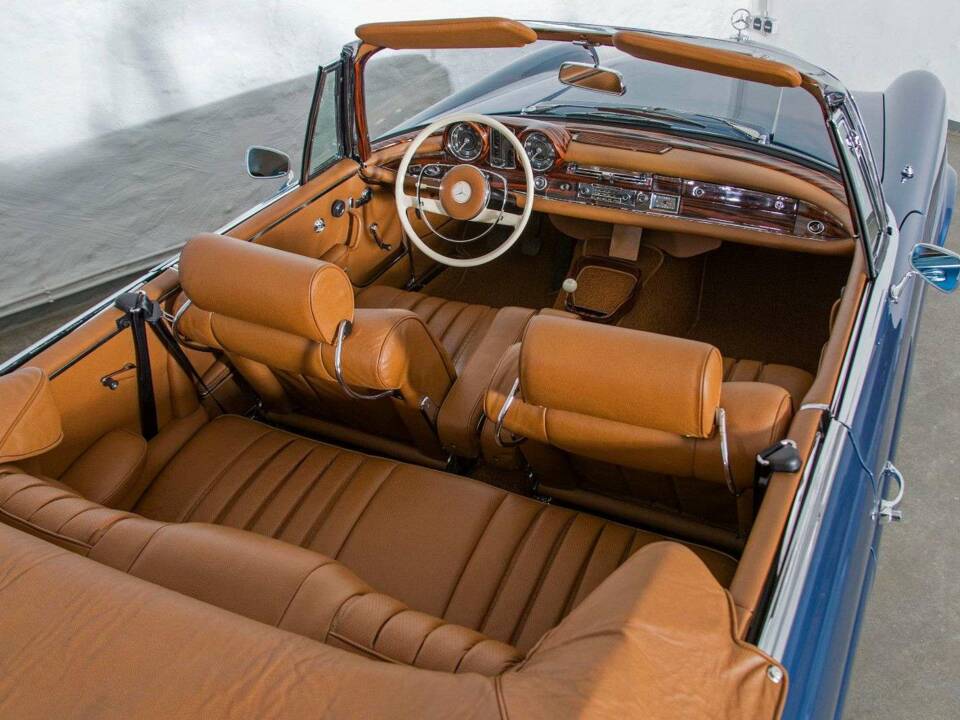 Image 17/20 de Mercedes-Benz 220 SE b (1965)