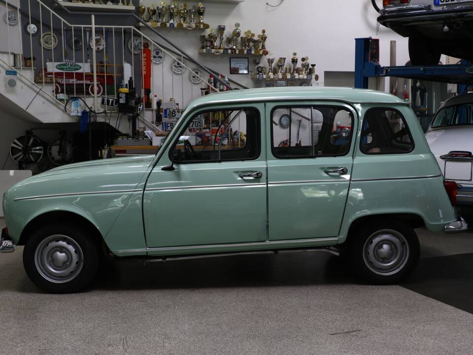 Image 4/33 de Renault R 4 TL (1981)