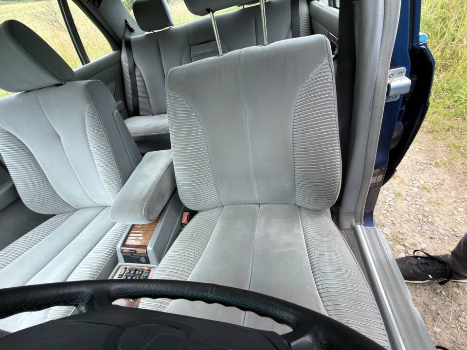 Image 16/20 of Mercedes-Benz 560 SEL (1988)