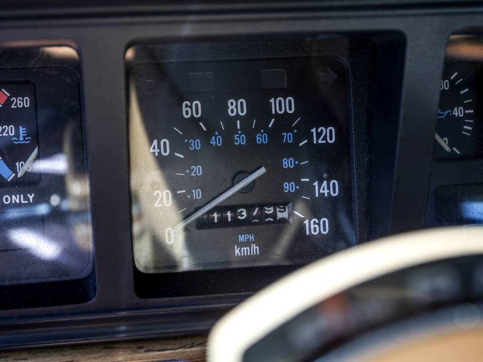 Bild 9/44 von Jeep Grand Wagoneer (1988)
