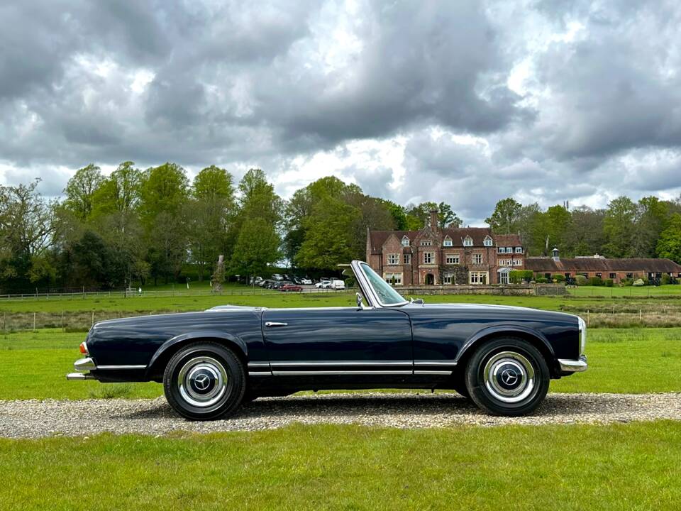 Image 7/50 de Mercedes-Benz 230 SL (1967)