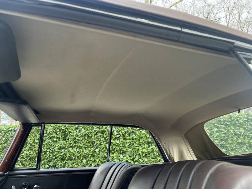 Image 13/22 of Mercedes-Benz 220 SE b (1963)