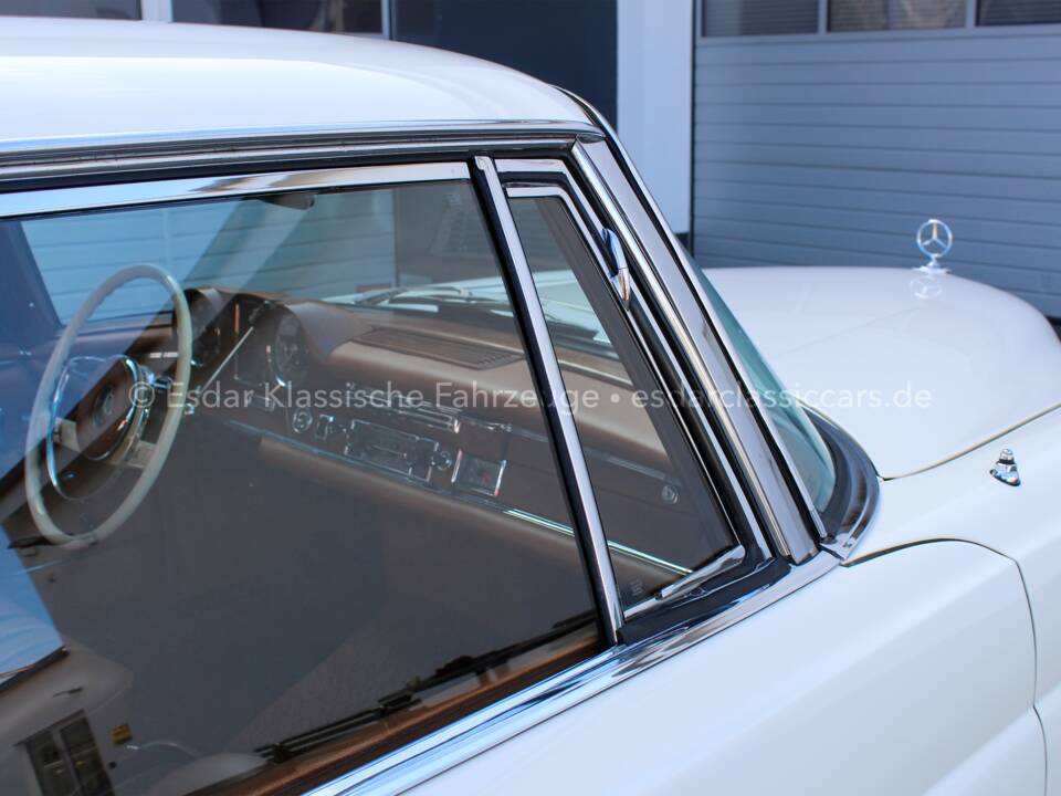 Image 8/32 of Mercedes-Benz 250 SE (1967)