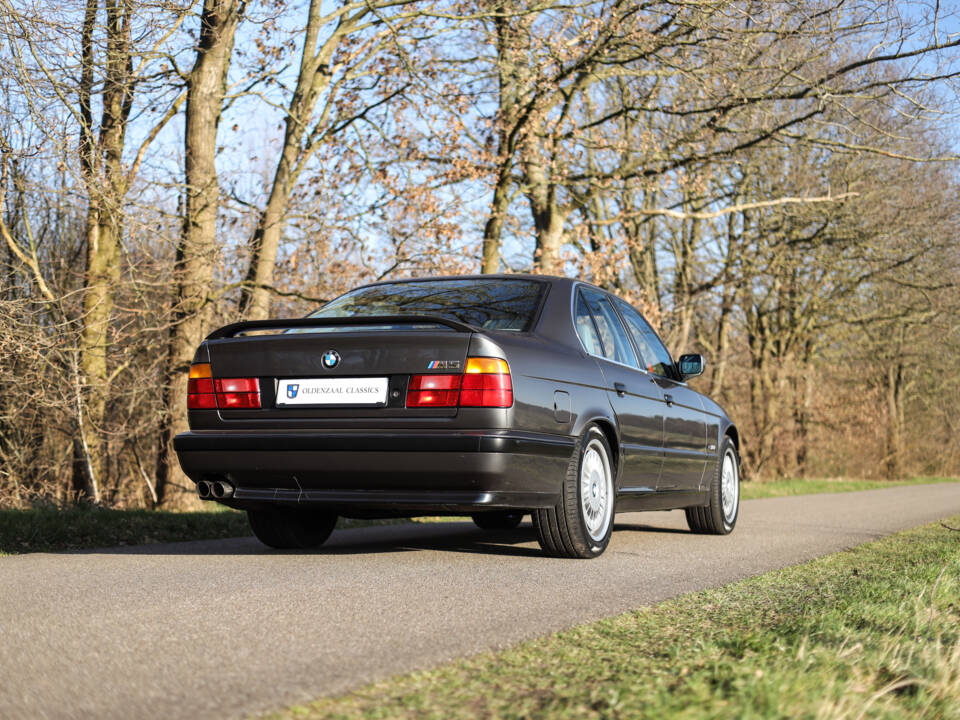 Afbeelding 8/97 van BMW M5 (1989)