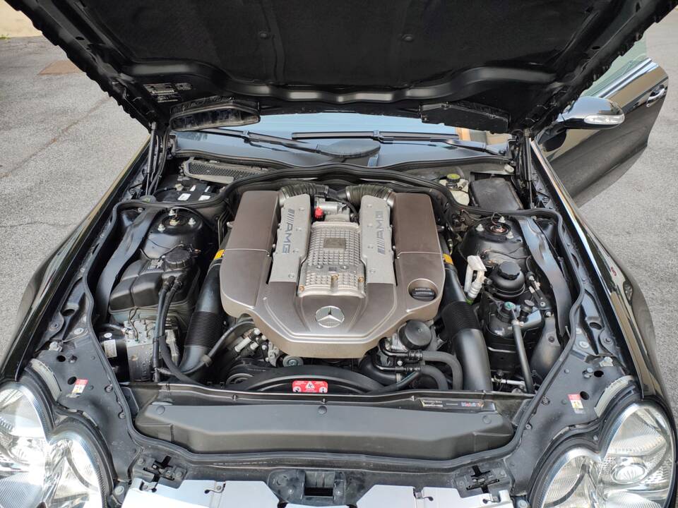 Immagine 6/6 di Mercedes-Benz SL 55 AMG (2003)