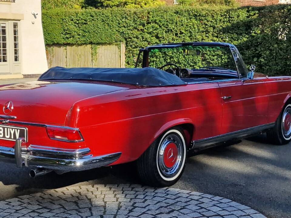 Image 16/44 of Mercedes-Benz 220 SE b (1962)