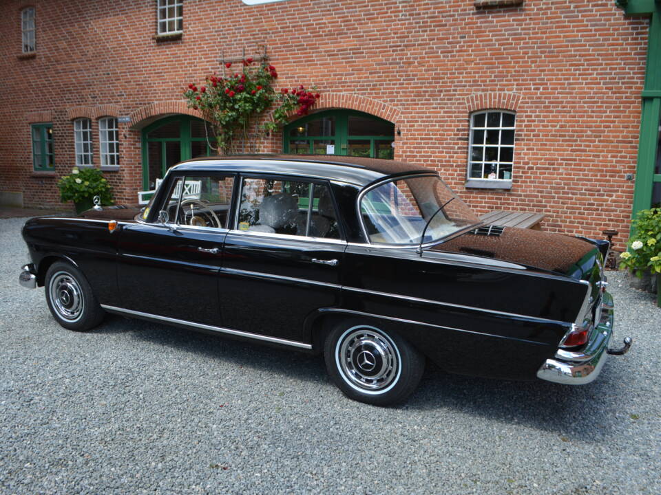 Image 3/15 of Mercedes-Benz 190 c (1964)