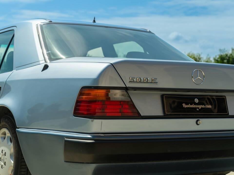 Afbeelding 22/50 van Mercedes-Benz 500 E (1992)