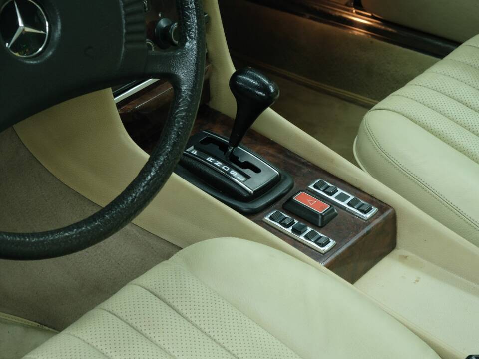 Image 9/50 de Mercedes-Benz 450 SLC 5,0 (1978)