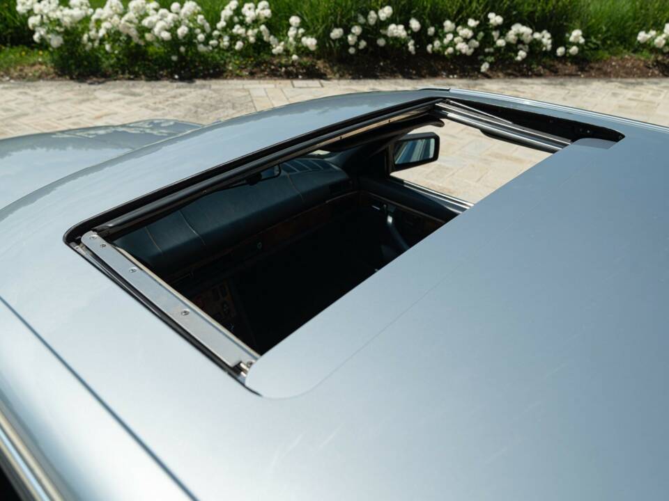 Afbeelding 9/50 van Mercedes-Benz 380 SEC (1982)