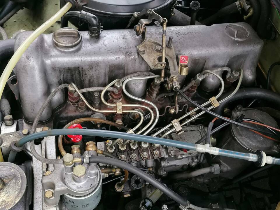 Image 17/22 de Mercedes-Benz 300 TD (1979)