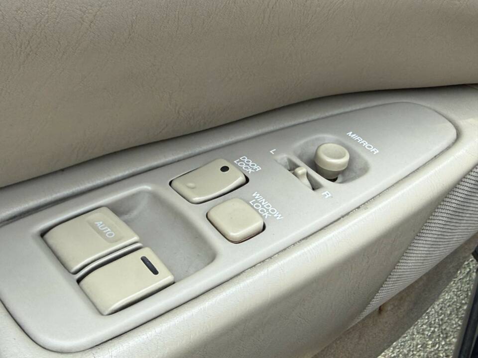 Image 19/25 of Lexus SC 300 (1995)