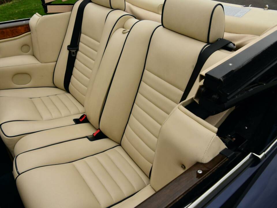 Image 29/50 of Rolls-Royce Corniche S (1995)