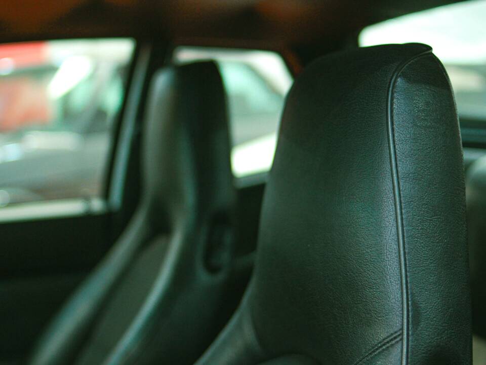 Image 24/45 of Porsche 944 S2 (1989)