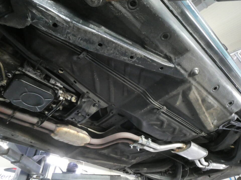 Image 20/20 de Mercedes-Benz 280 CE (1981)