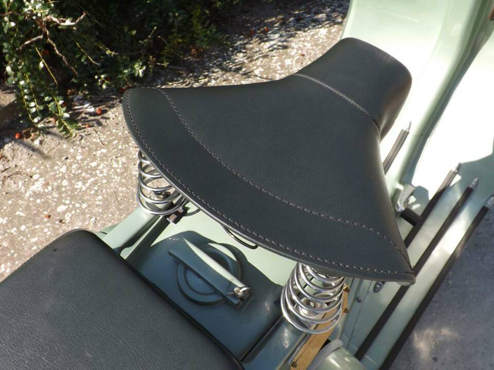 Immagine 34/44 di Piaggio Vespa 125 (1951)