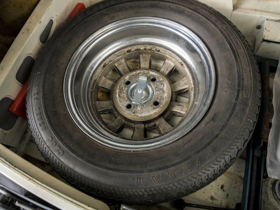 Image 43/50 of MG MGB GT V8 (1975)