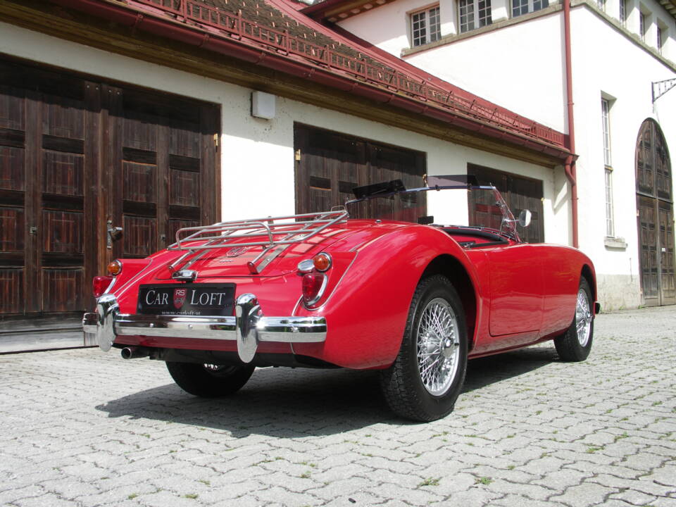 Image 2/31 of MG MGA 1600 (1959)