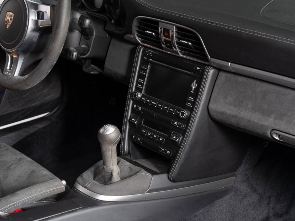 Imagen 28/46 de Porsche 911 Carrera GTS (2011)