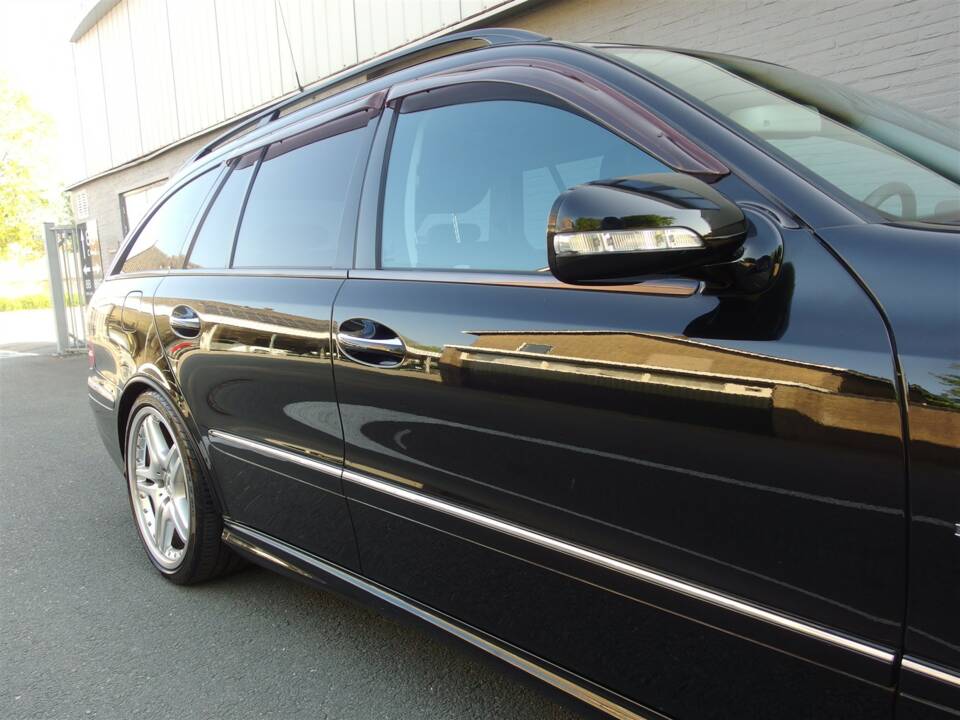 Image 23/98 of Mercedes-Benz E 63 AMG T (2008)