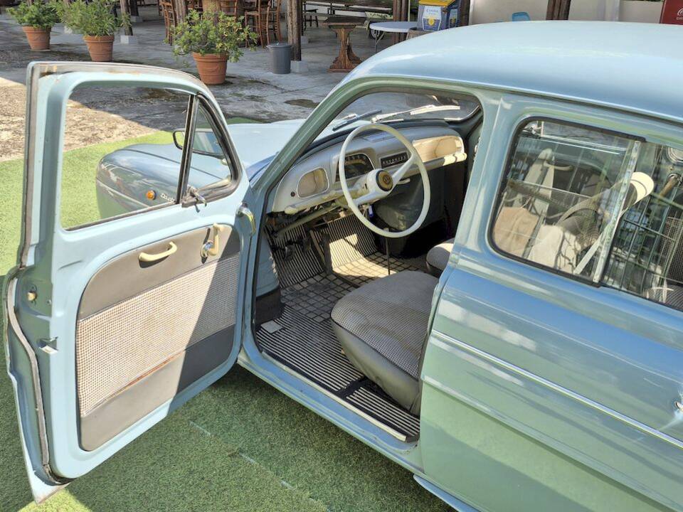 Image 26/64 of Alfa Romeo Dauphine R 1090 (1961)