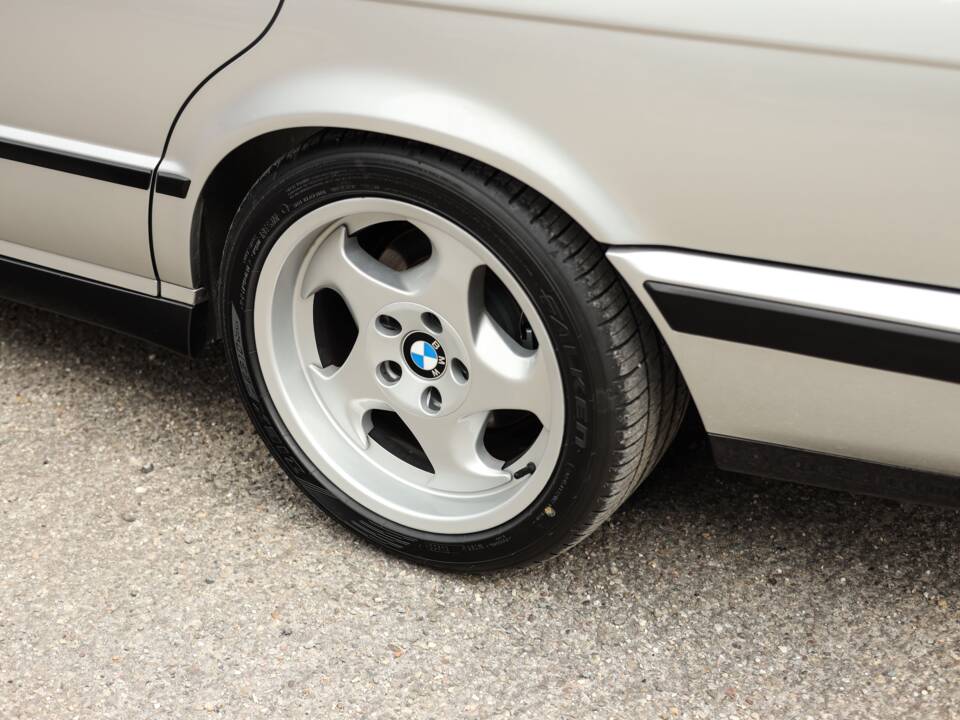Bild 32/74 von BMW M5 Touring (1992)