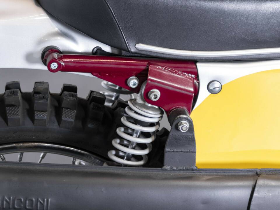 Image 46/50 of SWM DUMMY (1972)