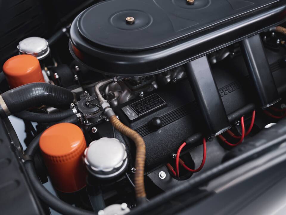 Image 43/100 of Ferrari 330 GT 2+2 (1965)