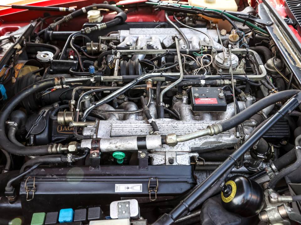Image 22/43 of Jaguar XJ-S V12 (1988)