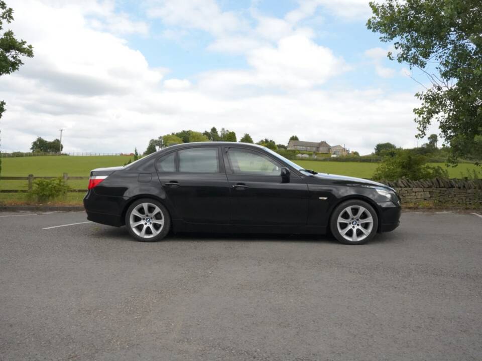 Bild 12/48 von BMW 550i (2006)