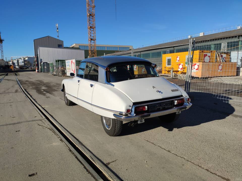 Image 6/93 de Citroën DS 23 Pallas IE (1972)