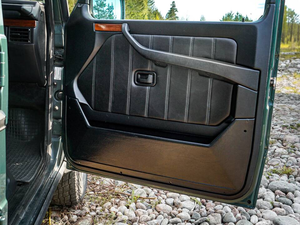 Bild 17/45 von Mercedes-Benz 300 GE (lang) (1991)