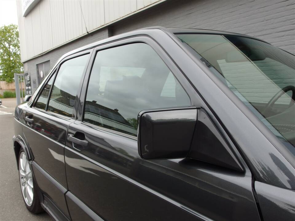 Immagine 23/98 di Mercedes-Benz 190 E 2.3-16 (1985)
