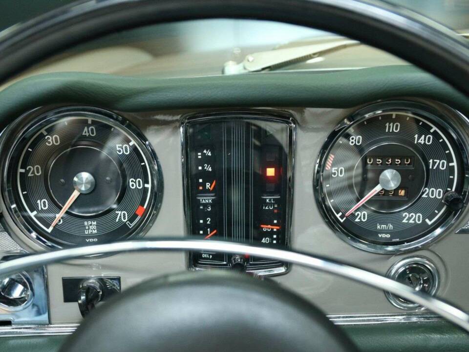 Image 17/50 de Mercedes-Benz 280 SL (1970)