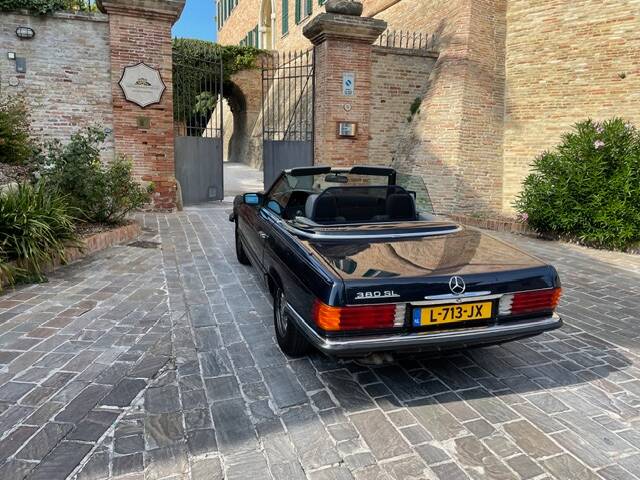 Image 3/7 of Mercedes-Benz 380 SL (1985)