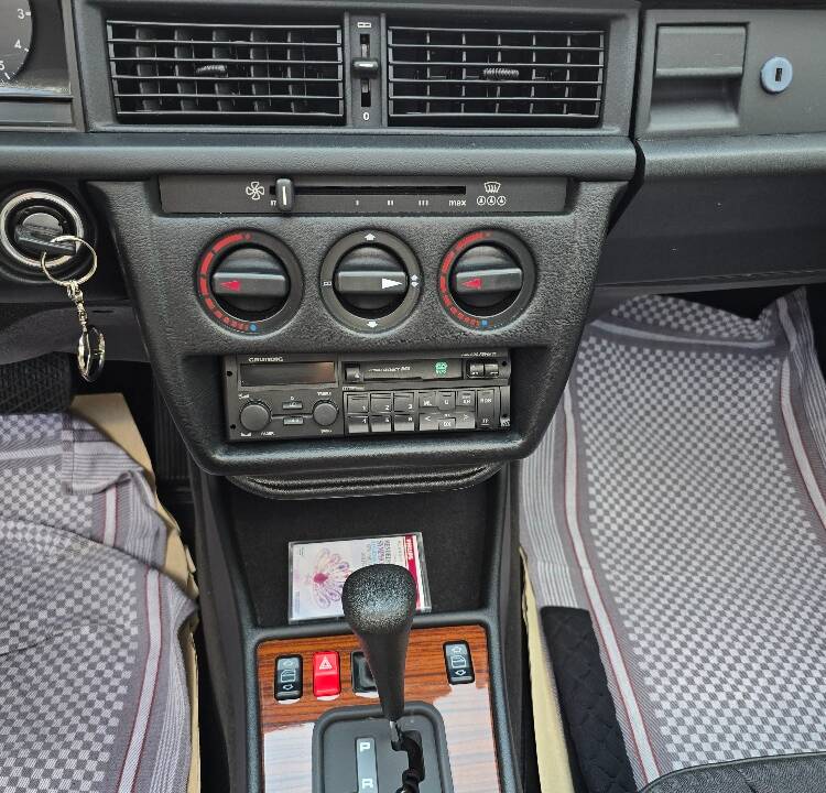 Imagen 48/69 de Mercedes-Benz 190 E 1.8 (1991)