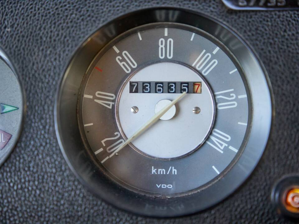 Bild 13/17 von Volkswagen T2b Kleinbus (1974)