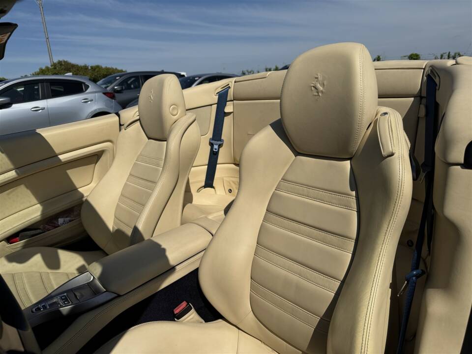 Image 15/51 of Ferrari California (2009)