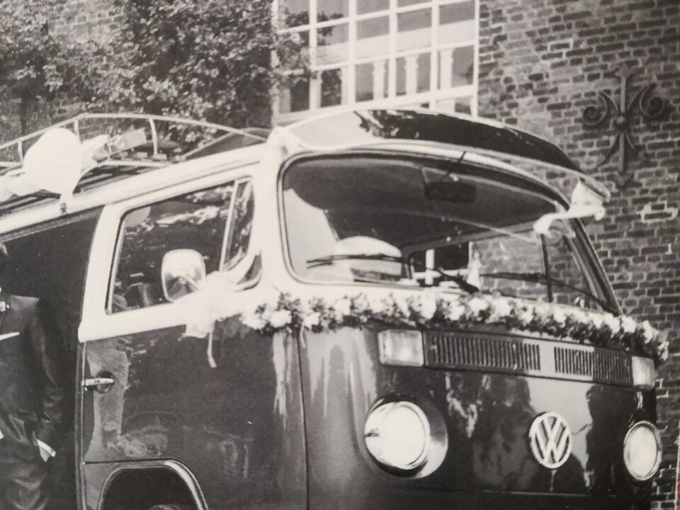 Image 10/10 of Volkswagen T2b Deluxe (1979)