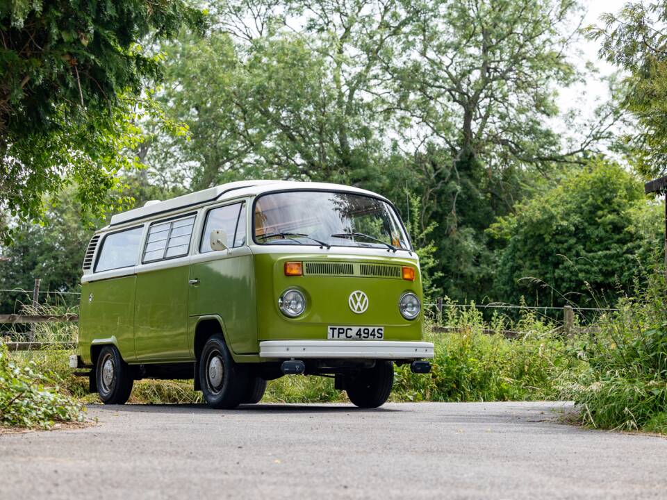 Image 25/47 of Volkswagen T2b Camper (1977)