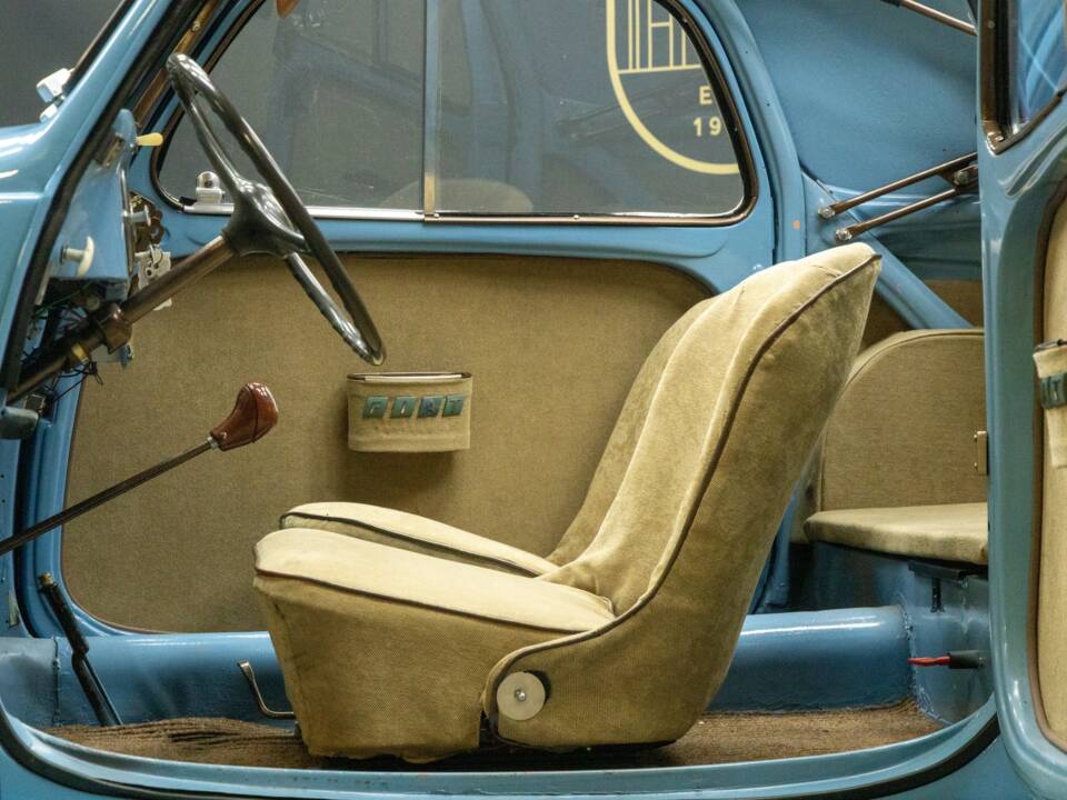 Image 32/50 of FIAT 500 C Topolino (1949)