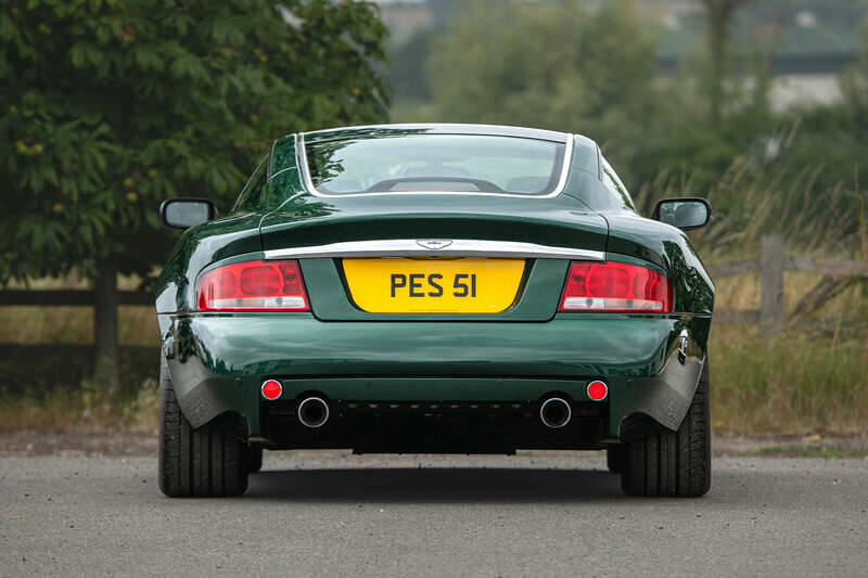 Afbeelding 7/44 van Aston Martin V12 Vanquish (2002)