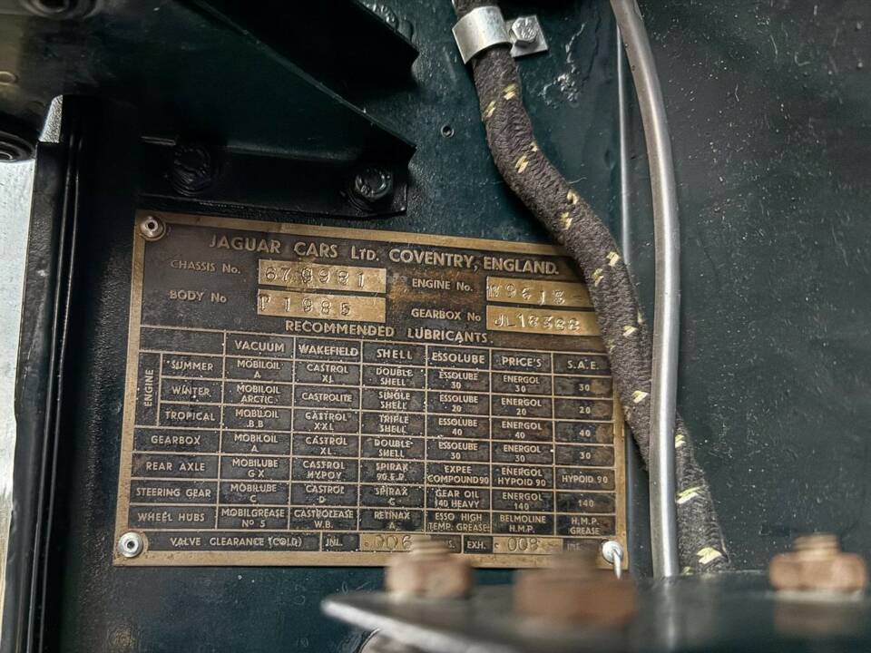 Image 17/28 of Jaguar XK 120 FHC (1953)