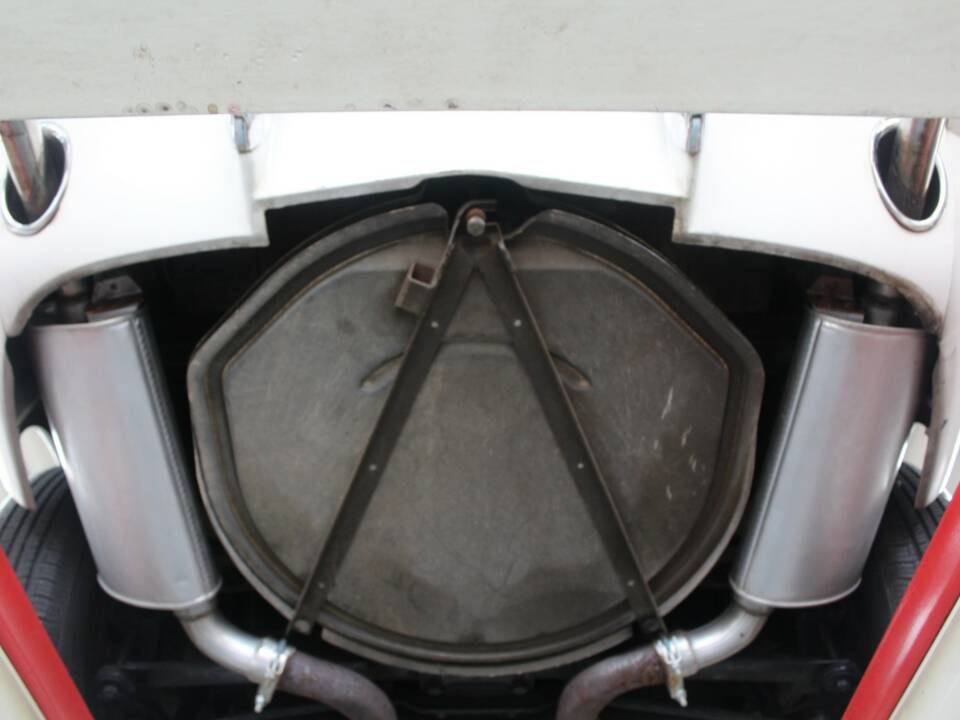Image 17/50 de Chevrolet Corvette Sting Ray Convertible (1964)
