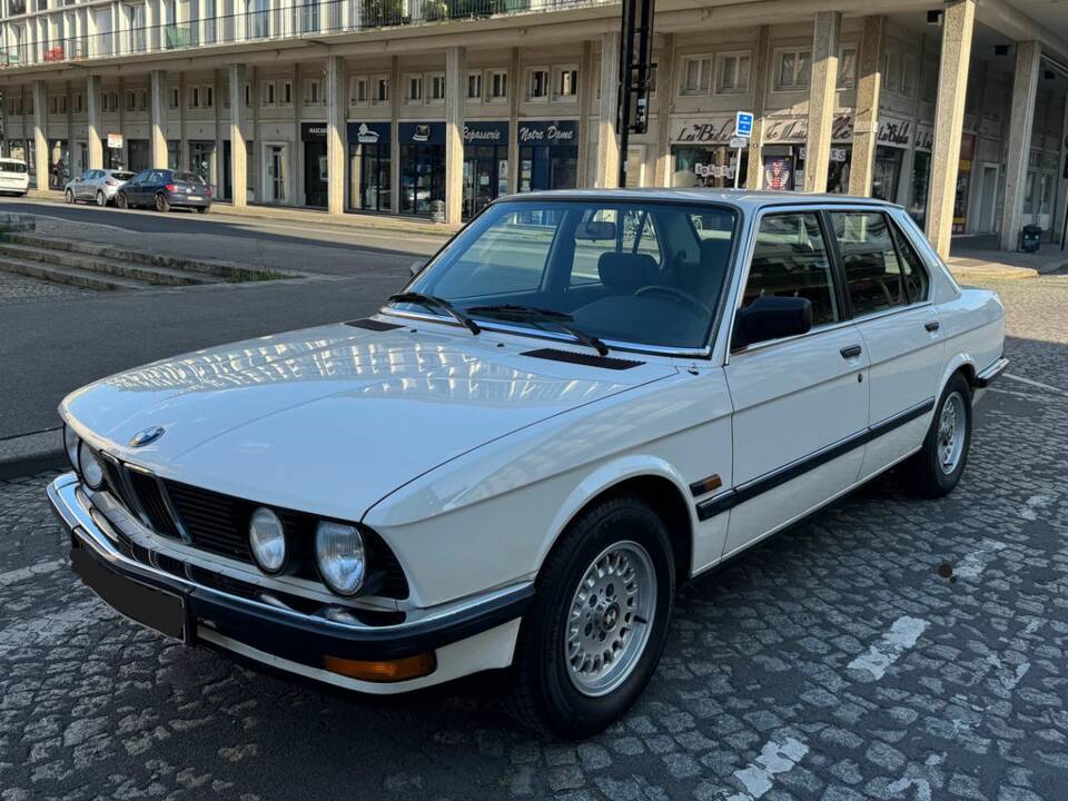 Bild 7/8 von BMW 518i (1987)