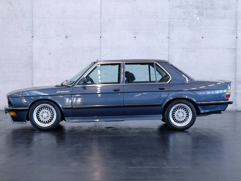 Image 2/23 of BMW 535i (1984)