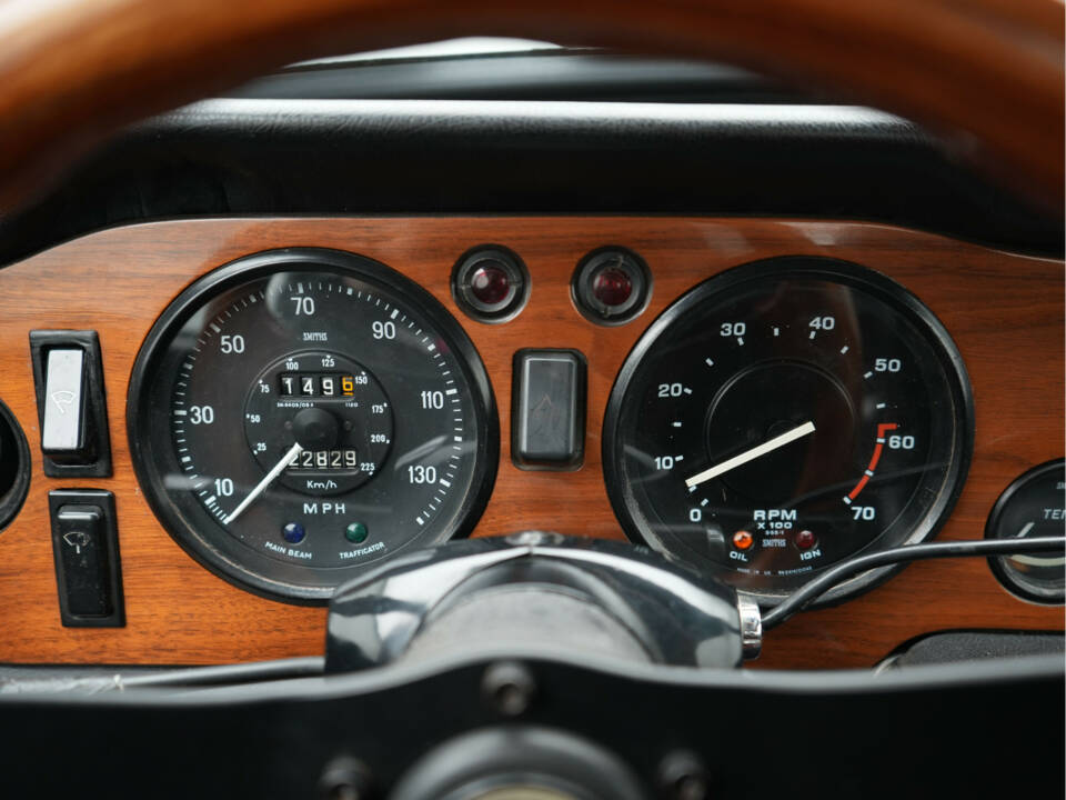 Image 12/33 of Triumph TR 6 (1969)