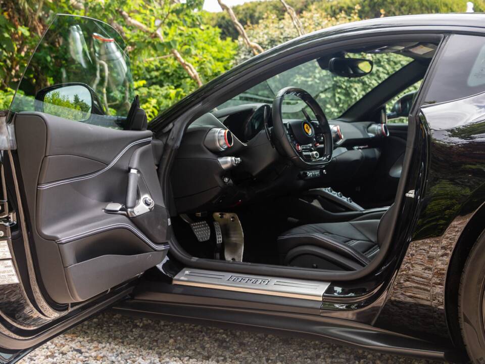 Imagen 8/15 de Ferrari 812 Superfast (2018)